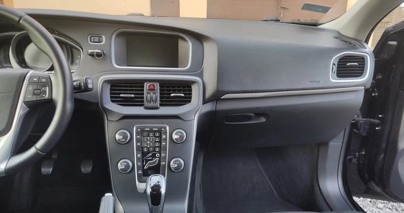 Volvo V40 cena 46000 przebieg: 74788, rok produkcji 2016 z Bierutów małe 466